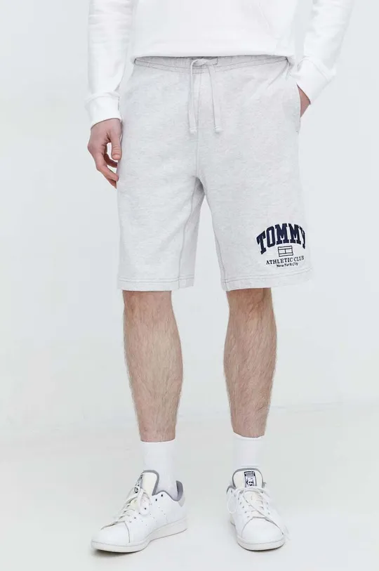 sivá Bavlnené šortky Tommy Jeans Pánsky