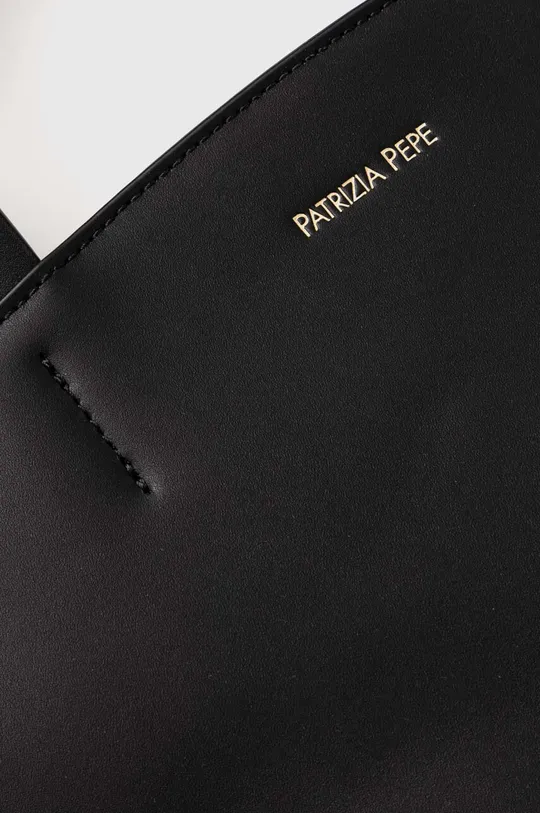 Δερμάτινη τσάντα Patrizia Pepe Κύριο υλικό: 100% Δέρμα μοσχάρι Φόδρα: 100% Πολυεστέρας Πρόσθετο υλικό: 100% Poliuretan