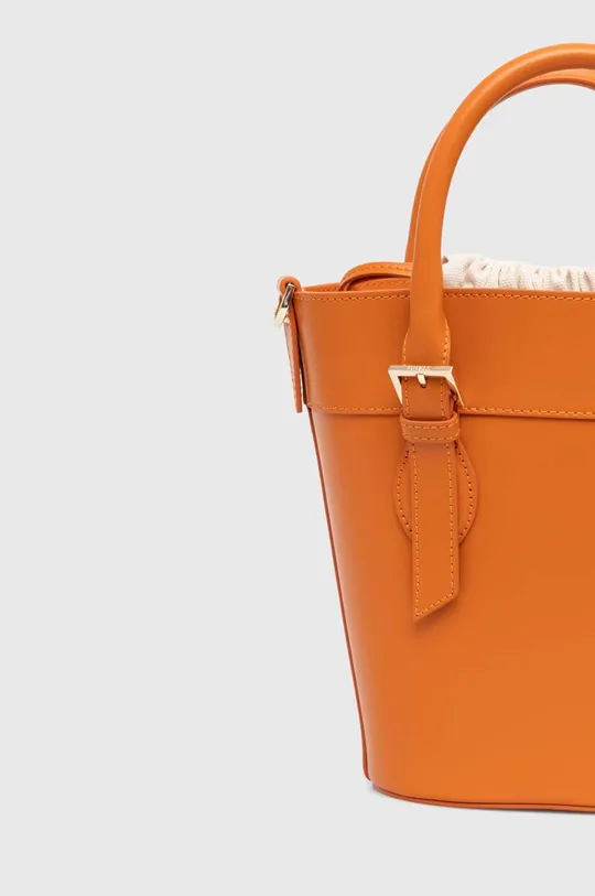 Кожаная сумочка Guess DIANA Основной материал: 100% Натуральная кожа Подкладка: 50% Полиамид, 50% Полиуретан
