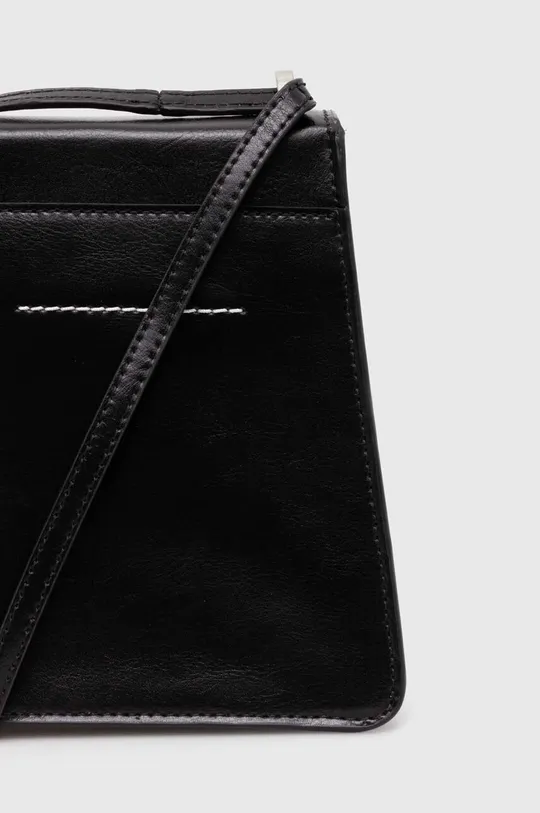 Кожена чанта MM6 Maison Margiela Numbers Vertical Mini Bag Основен материал: 100% естествена кожа Подплата: 76% полиуретан, 17% полиестер, 7% вискоза Външно оформление: 94% цинк, 4% алуминий, 2% мед