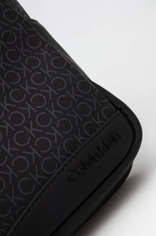 Malá taška Calvin Klein 51 % Recyklovaný polyester, 49 % Polyuretán