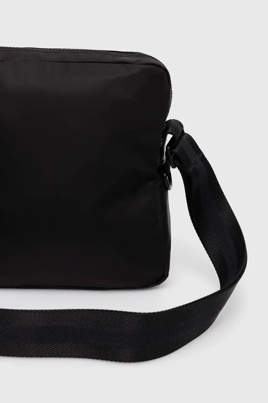 Malá taška Fred Perry Nylon Twill Leather Side Bag Základná látka: 100 % Recyklovaný polyamid Podšívka: 100 % Recyklovaný polyester Doplnkový materiál: 100 % Prírodná koža