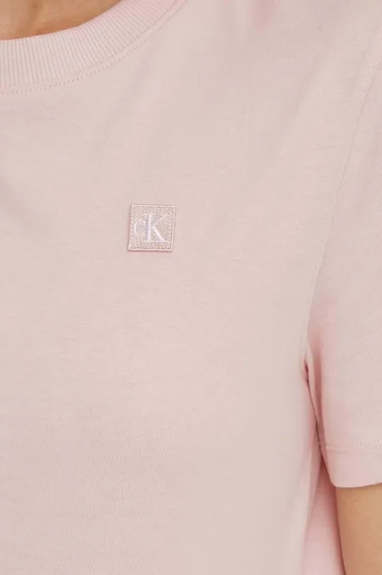roza Bombažna kratka majica Calvin Klein Jeans