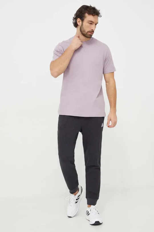 Хлопковая футболка adidas фиолетовой