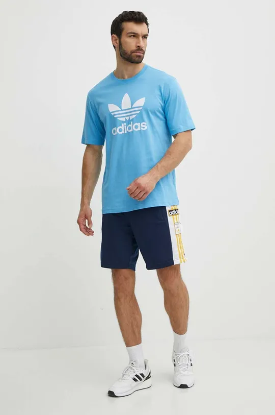 Бавовняна футболка adidas Originals блакитний