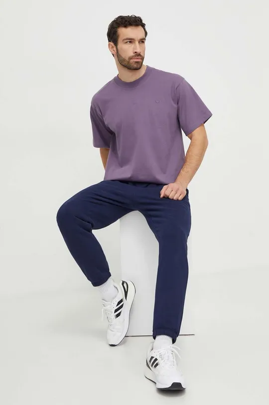 Хлопковая футболка adidas Originals фиолетовой