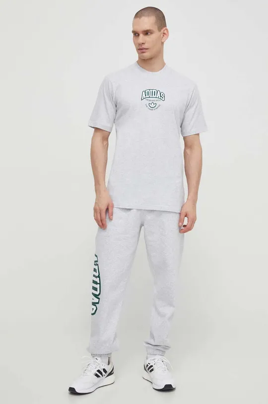 Bavlnené tričko adidas Originals VRCT Short Sleeve sivá