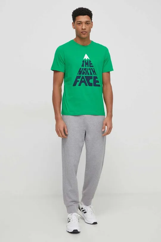 Βαμβακερό μπλουζάκι The North Face πράσινο
