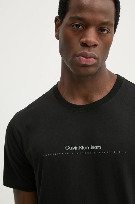 Βαμβακερό μπλουζάκι Calvin Klein Jeans μαύρο J30J327075