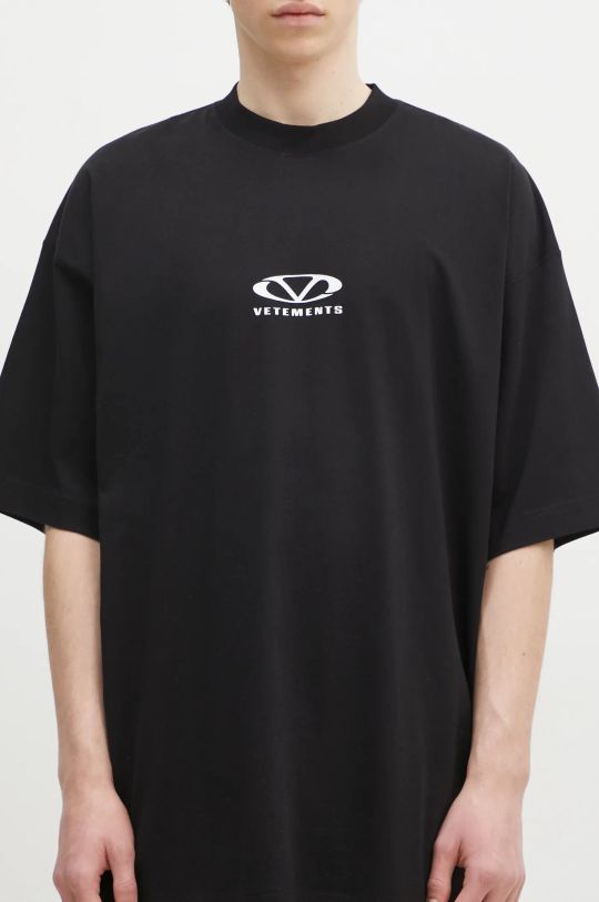 VETEMENTS t-shirt in cotone Oval Logo Oversized nero UA66TR605BW