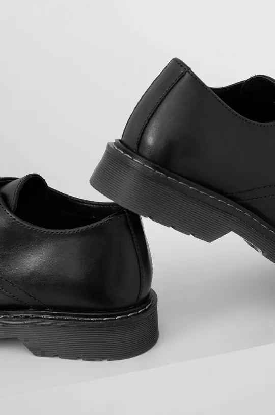 Кожаные туфли Answear Lab  Голенище: Натуральная кожа Внутренняя часть: Синтетический материал Подошва: Синтетический материал