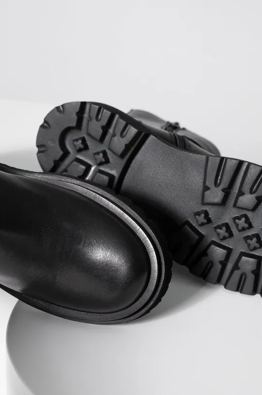 Δερμάτινες μπότες Answear Lab  Πάνω μέρος: Φυσικό δέρμα Εσωτερικό: Υφαντικό υλικό, Φυσικό δέρμα Σόλα: Συνθετικό ύφασμα