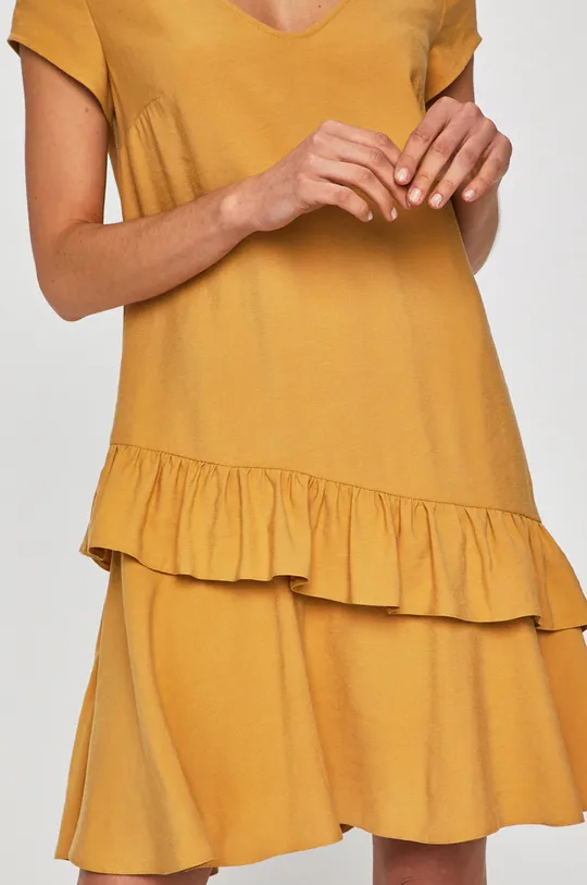 žltá Answear - Šaty