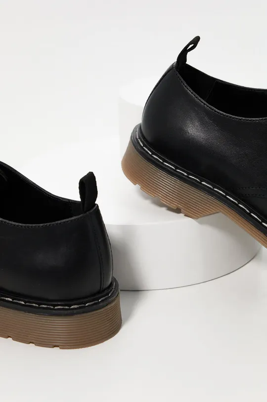 Δερμάτινα κλειστά παπούτσια Answear Lab  Πάνω μέρος: Φυσικό δέρμα Εσωτερικό: Υφαντικό υλικό, Φυσικό δέρμα Σόλα: Συνθετικό ύφασμα
