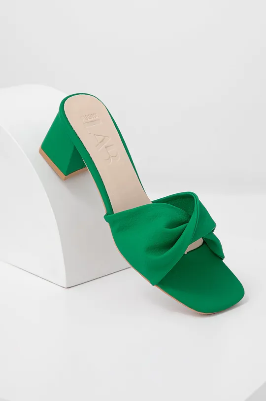 πράσινο Παντόφλες Answear Lab X limited collection BE SHERO Γυναικεία