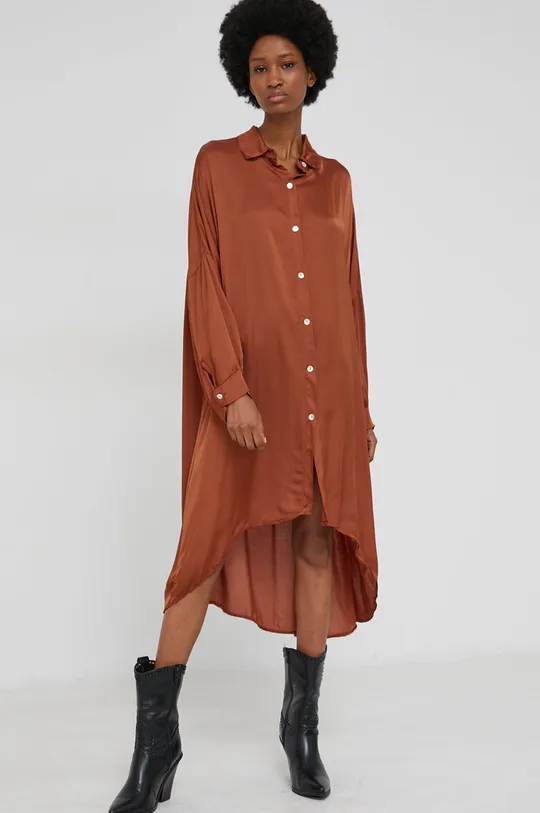 Answear Lab Sukienka z jedwabiem brązowy