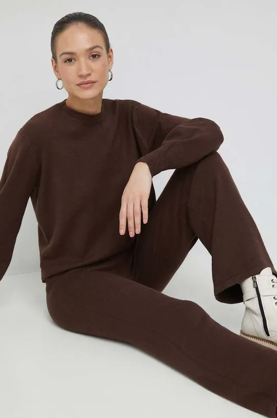 καφέ Ένα σετ πουλόβερ και παντελόνι Answear Lab Γυναικεία