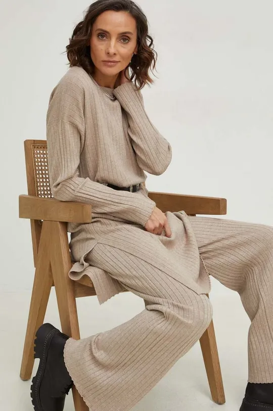 Trening dama lung din tricot galben cu dungi subtiri maro