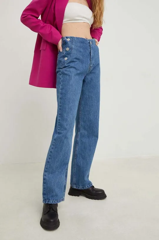 Bavlněné džíny Answear Lab X limitovaná kolekce SISTERHOOD modrá