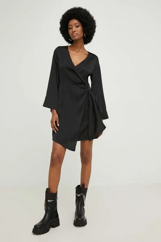 Сукня Answear Lab X Лімітована колекція SISTERHOOD чорний