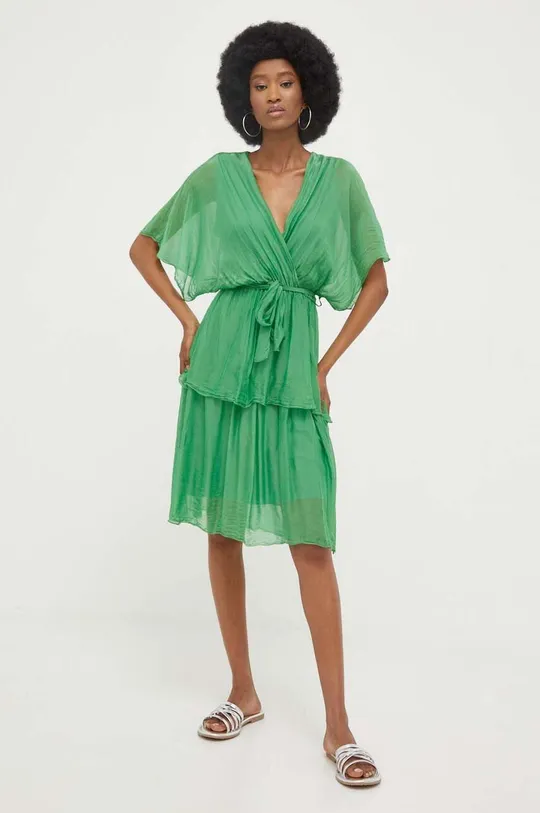 Φόρεμα με μετάξι Answear Lab πράσινο
