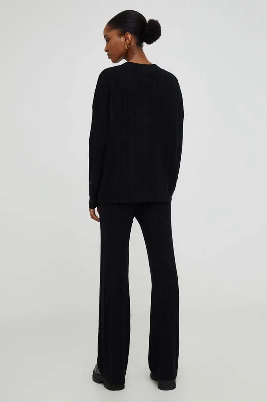 Ένα σετ πουλόβερ και παντελόνι Answear Lab 40% Βισκόζη, 35% Πολυαμίδη, 25% Modal
