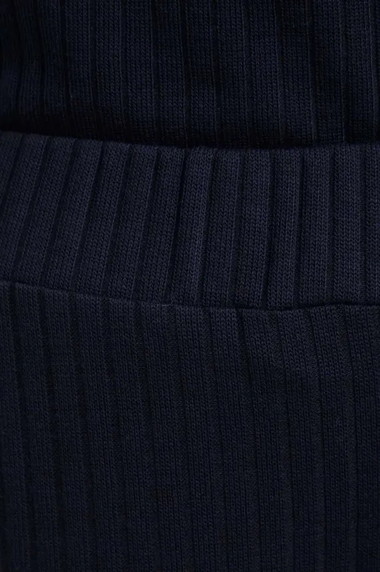 Ένα σετ πουλόβερ και παντελόνι Answear Lab