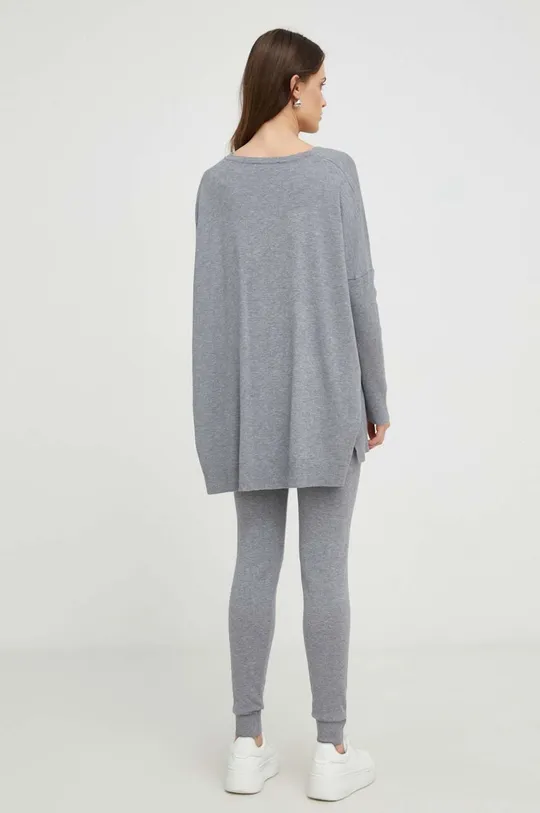 Ένα σετ πουλόβερ και παντελόνι Answear Lab γκρί