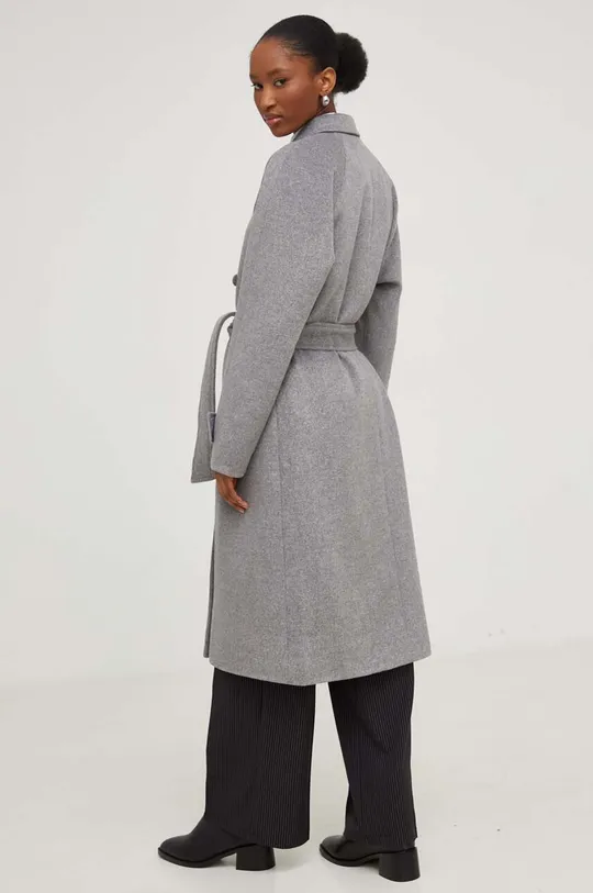 Пальто с шерстью Answear Lab Основной материал: 70% Полиэстер, 30% Шерсть Подкладка: 100% Полиэстер