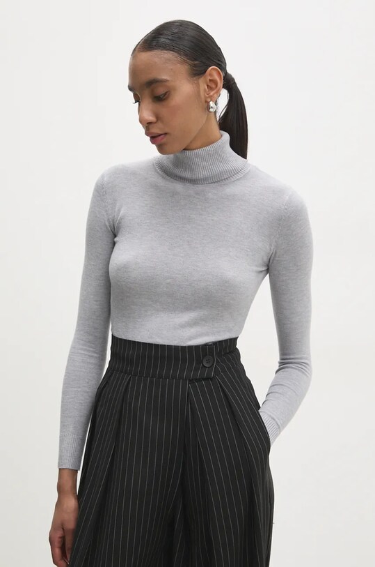 Szürke, garbónyakú pulóver