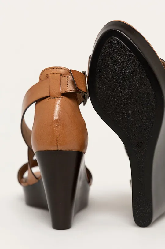 Кожаные сандалии Wojas  Голенище: Натуральная кожа Внутренняя часть: Натуральная кожа Подошва: Синтетический материал