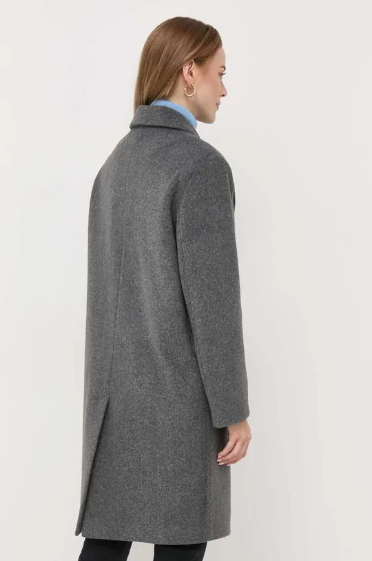 Kabát Silvian Heach  Základná látka: 90 % Polyester, 10 % Viskóza Podšívka: 100 % Polyester