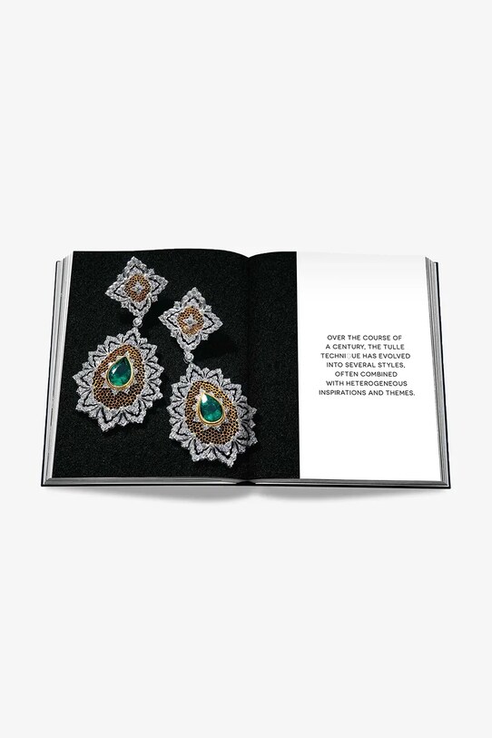Knížka Assouline .Buccellati: A Century of Timeless Beauty by Alba Cappellieri, English 9781614289722