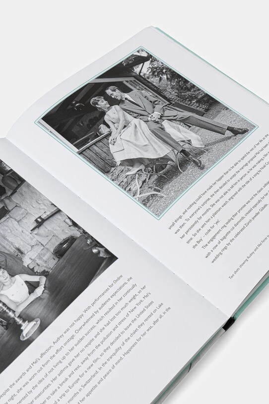 ACC Art Books książka Our Fair Lady by Pasqualetti Johnson Chiara, English 9781788841917 szary AA00