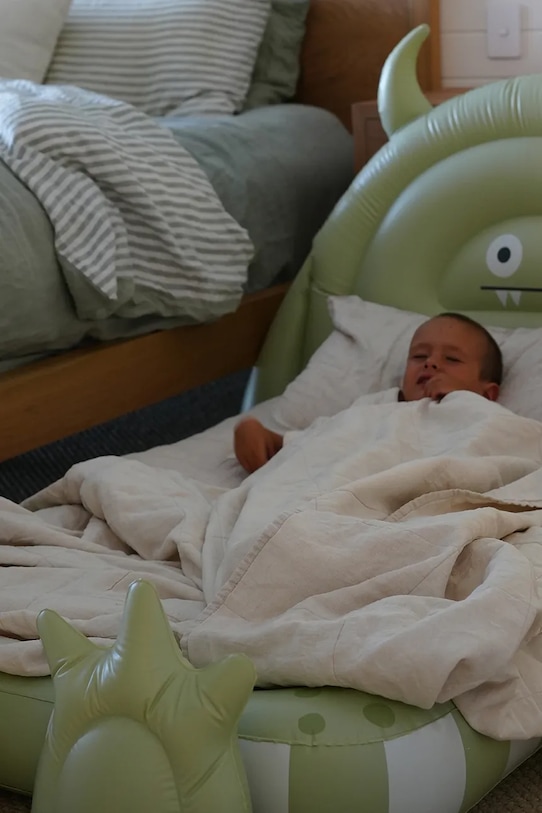 SunnyLife pat gonflabil pentru copii Bed Monster Sage S51KSBMS