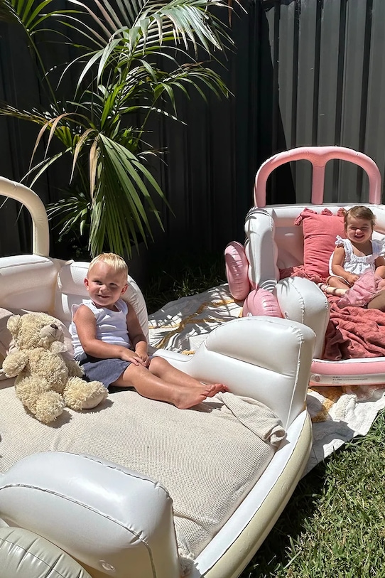 Nafukovacia hračka SunnyLife Summer Van Candy S51KSBCN