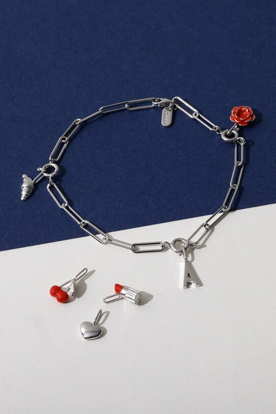 Doplnky Strieborný prívesok Design Letters 90302033CHERRY zlatá