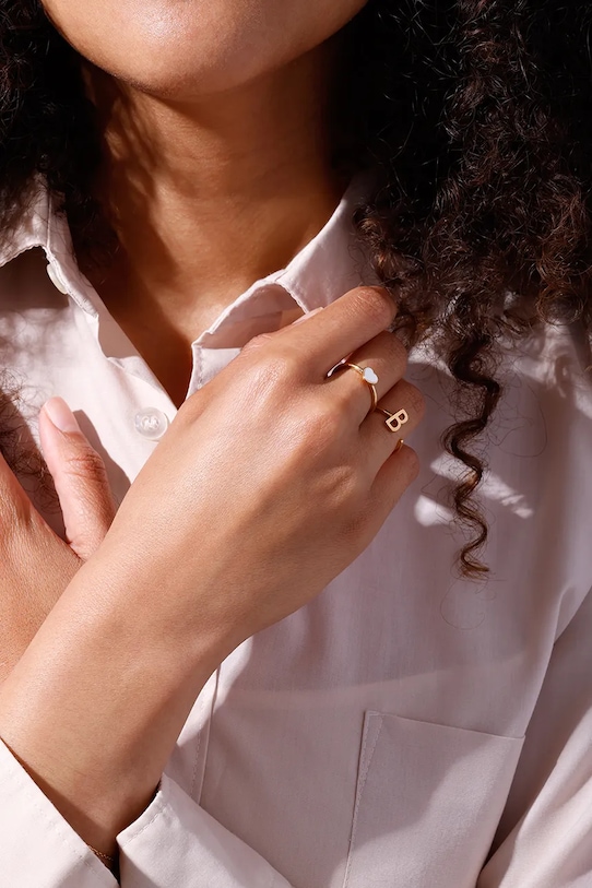 Doplnky Strieborný pozlátený prsteň Design Letters 90606003PEARL zlatá