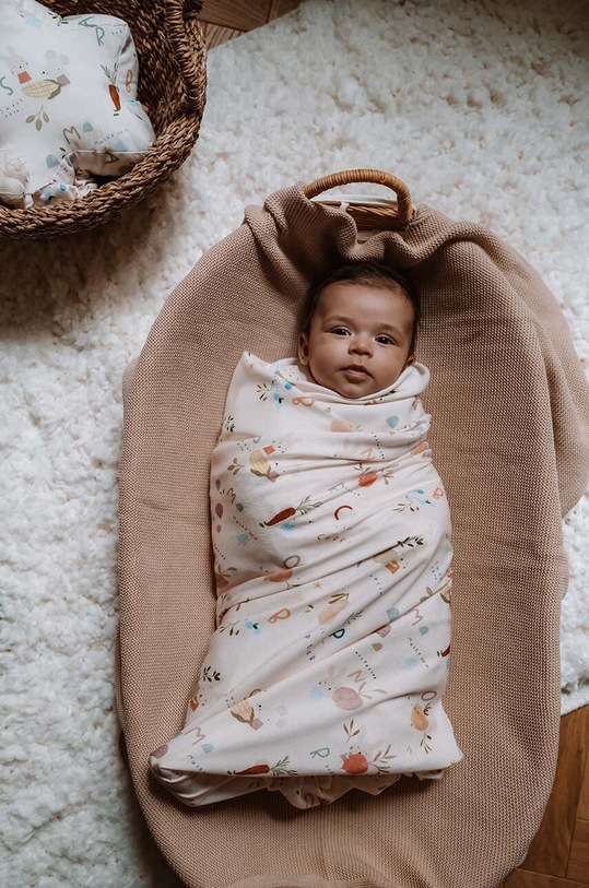 DÍVKA Mušelínová zavinovačka La Millou Bamboo Muślin ABC FRUITS 144708.Otulacz.Bamboo.M růžová