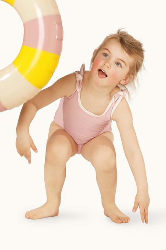 Dziewczynka Petites Pommes koło do pływania dziecięce ANNA 60CM ANNA.60CM.G żółty