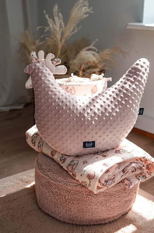 Kojicí polštář La Millou ROSSIE by Maja Hyży růžová 143879.Poduszka.Kura.Ba