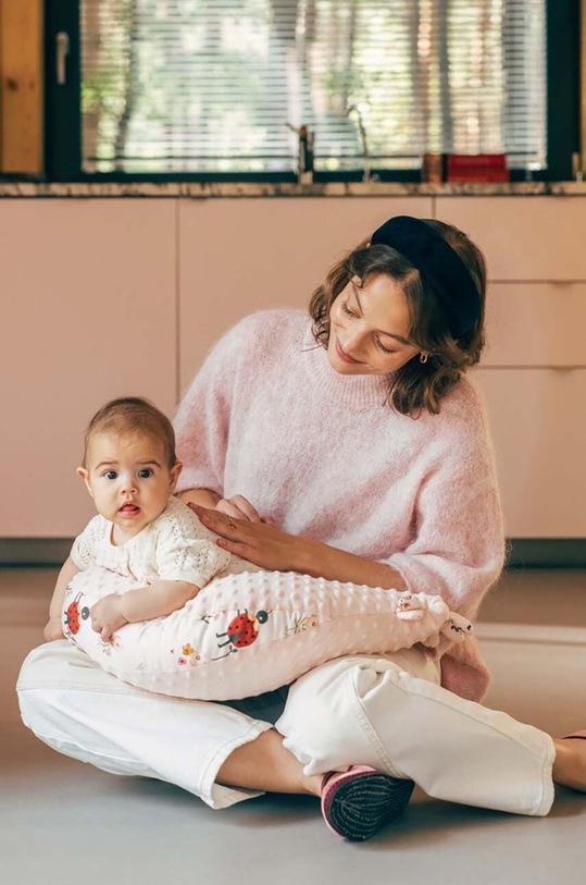 Chłopiec La Millou poduszka do karmienia MIRELLA 150053.Poduszka.Kura.Ba różowy