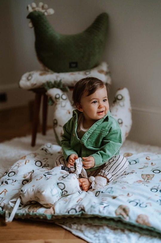 Kojicí polštář La Millou ABC FARM zelená 132129.Poduszka.Kura.Ba