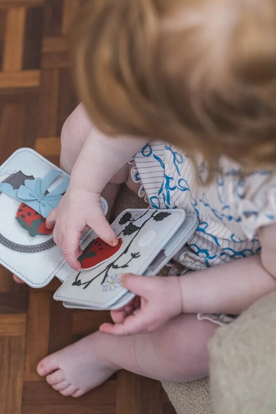 Chłopiec That's mine książeczka aktywująca dla dzieci Ely 148202. biały