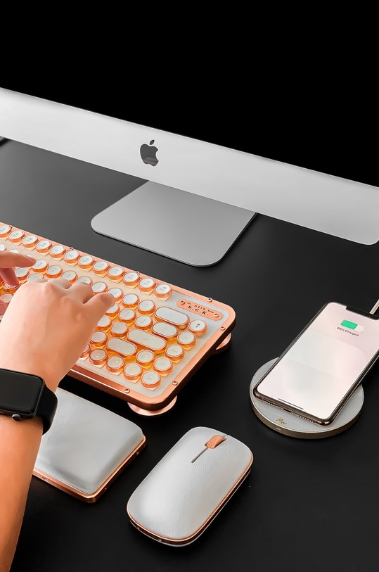 Marie Wolt - Incarcator wireless 1001G. alb