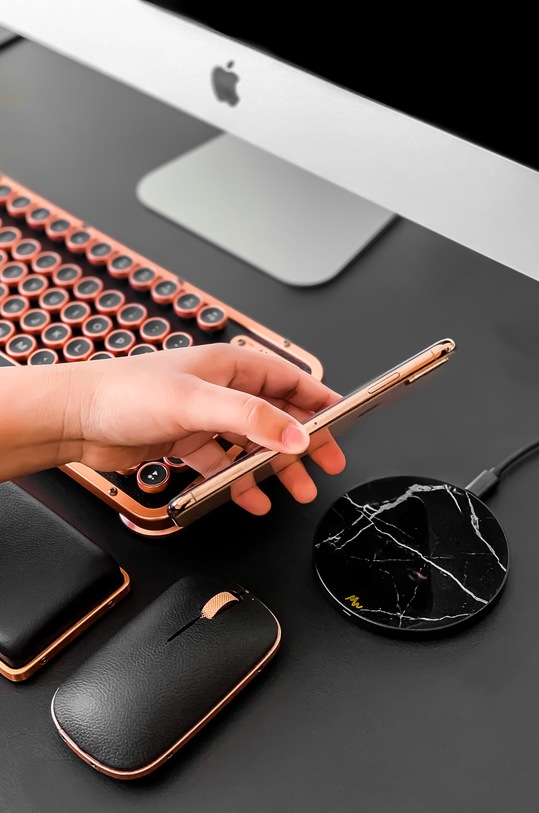 Marie Wolt - Incarcator wireless 1010G multicolor