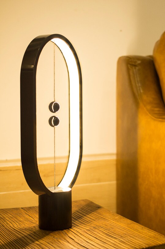 Allocacoc - Stolní lampa Heng Balance černá DH0075BK/HBLEUC