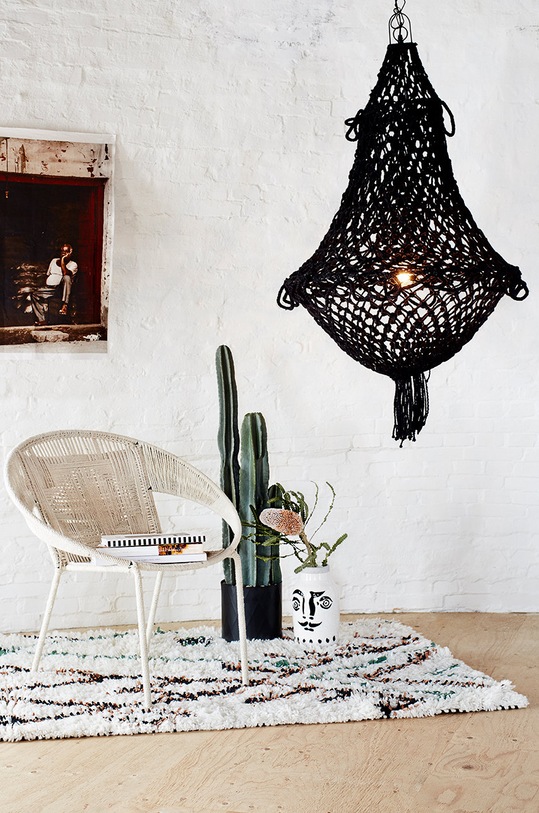 Madam Stoltz wazon dekoracyjny E548.L19 biały