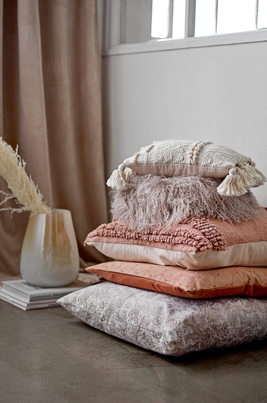 Bloomingville Perna decorativa maro 82048012