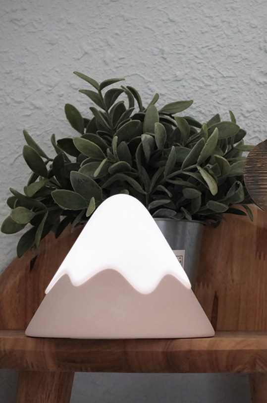 Obývací pokoj a ložnice Allocacoc Stolní lampa DH0070PK/SNMTLP růžová